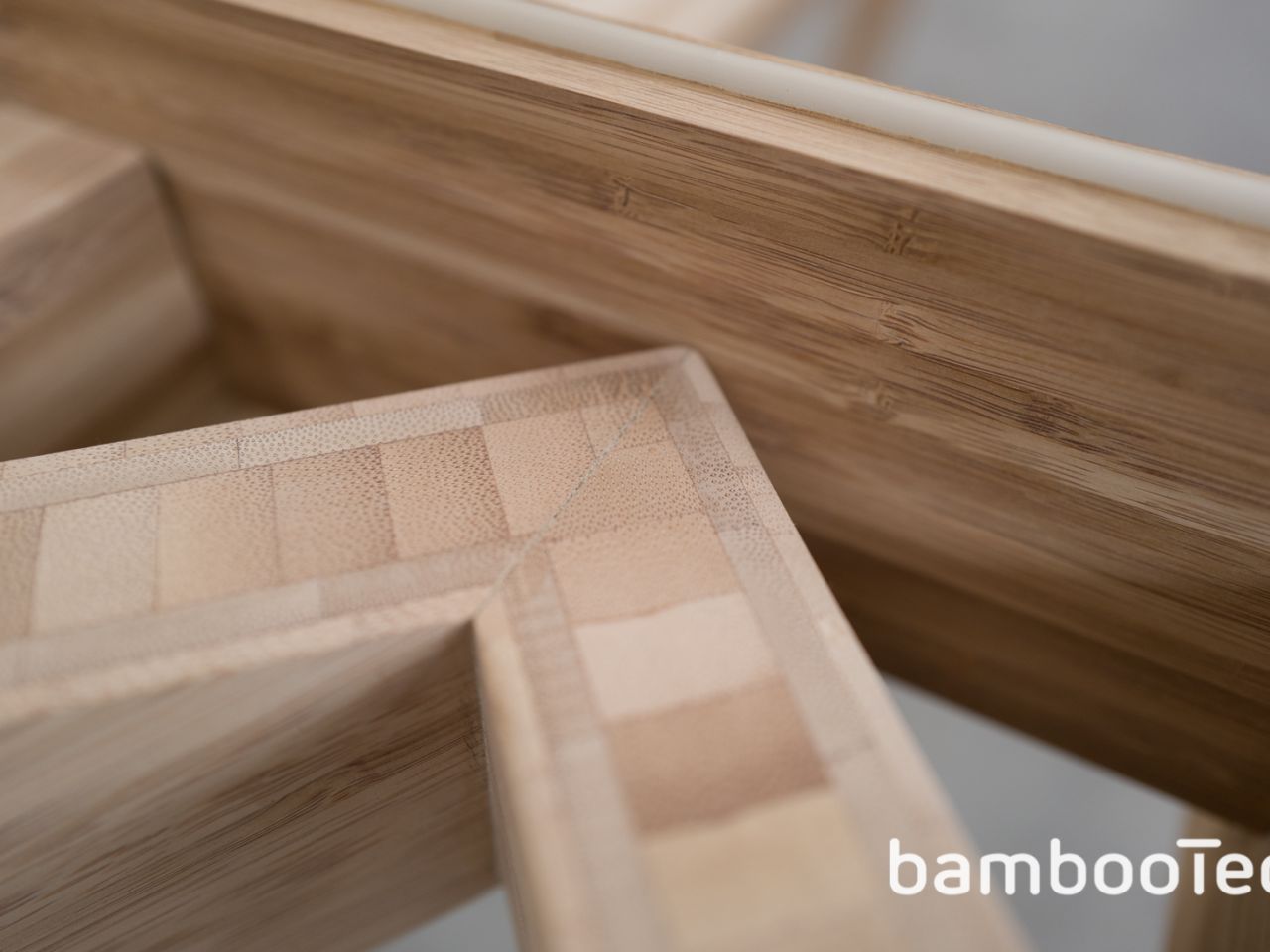 Bamboo table design. Bamboe tafel design.